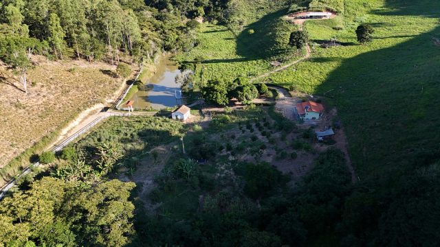 SÍTIO LUXO – 6,5 ALQUEIRES – 20 KM DE TEÓFILO OTONI – R$ 1.200.000,00