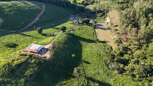 SÍTIO LUXO – 6,5 ALQUEIRES – 20 KM DE TEÓFILO OTONI – R$ 1.200.000,00