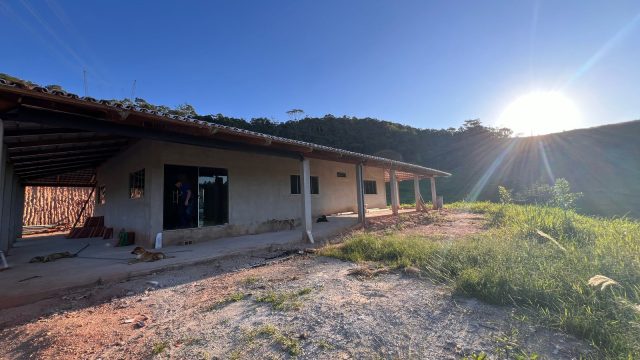 SÍTIO LUXO – 6,5 ALQUEIRES – 20 KM DE TEÓFILO OTONI – R$ 1.200.000,00