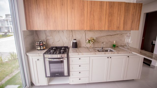 CASAS DUPLEX LUX0 – SANTA CRUZ CABRÁLIA – BA – 03 SUÍTES PÉ NA AREIA – R$ 760.000,00