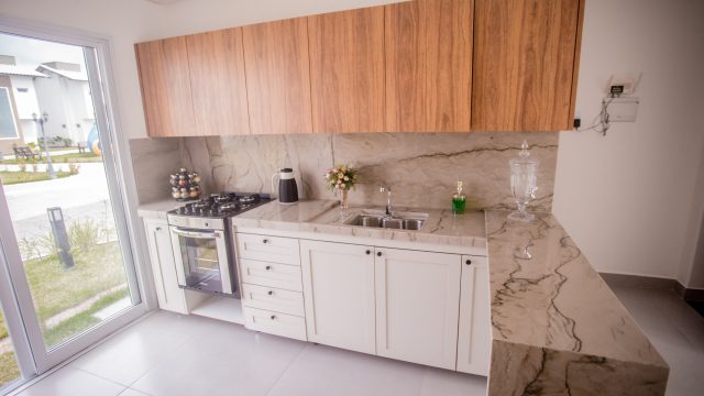 CASAS DUPLEX LUX0 – SANTA CRUZ CABRÁLIA – BA – 03 SUÍTES PÉ NA AREIA – R$ 760.000,00