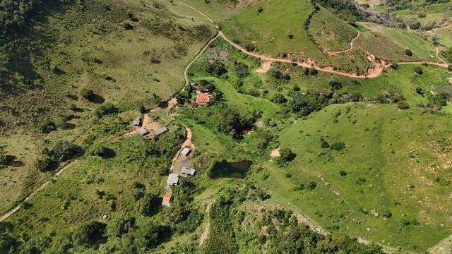 FAZENDA 18 ALQUEIRES – 25 KM DE ITAMBACURI – R$ 1.980.000,00