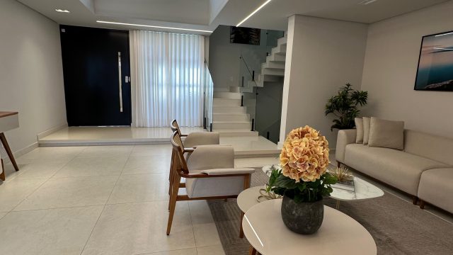 EXCELENTE CASA LUXO BAIRRO IPIRANGA – 04 SUITES – R$ 2.800.000,00