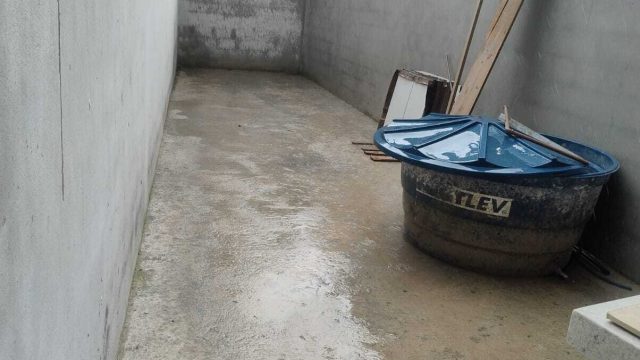 EXCELENTE CASA NOVA DUPLEX, EM FASE FINAL DE ACABAMENTO.