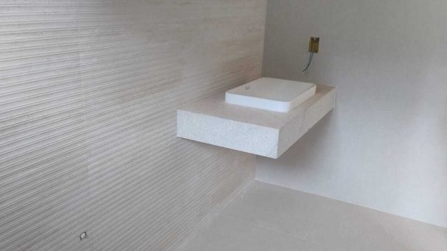 EXCELENTE CASA NOVA DUPLEX, EM FASE FINAL DE ACABAMENTO.